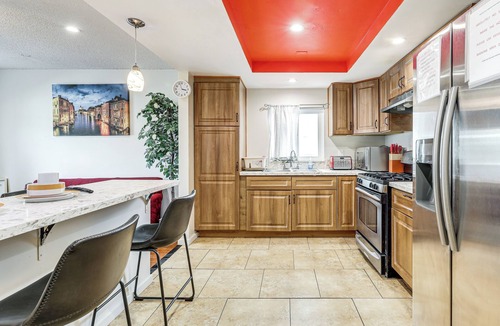 Hawthorne Apartment | SoCal Launchpad: 3BR in Hawthorne, 4 Mi to SoFi!