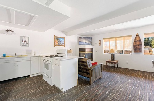 The Village Cabin | SoCal Vacations - Village Inn