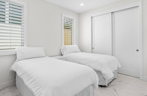 Solana Beach House | Solana Sunshine - New Construction Close to Beach and Shopping with Yard