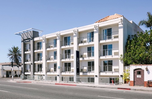 Newport Shores Apartment | Sonder Solarena | Double Queen Room
