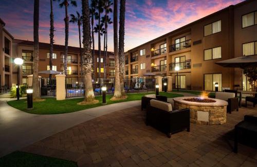 Downtown Village Hotel | Sonesta Select Huntington Beach Fountain Valley