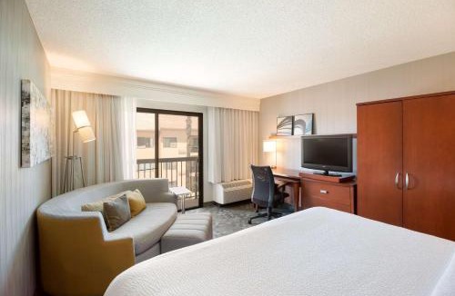 Downtown Village Hotel | Sonesta Select Huntington Beach Fountain Valley