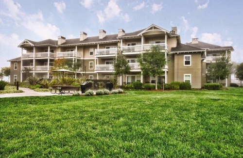 Windsor Apartment | Sonoma | Wine Country Getaway | Pool & Vineyard Days