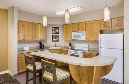 Windsor Condo | Sonoma | Wine Trails & Pool | 3BR Sleeps 8