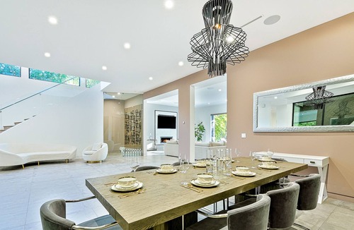 Los Angeles Villa | Sophisticated 5B6B villa w/ a Modern and Bright Ambience