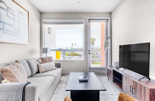Inglewood Apartment | Sora, 417 Centinela Ave in Los Angeles