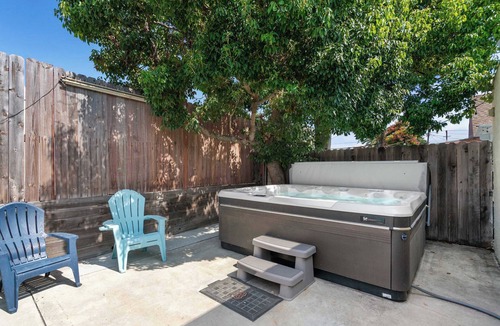 Los Angeles House | South LA 3BR Home | Gym + Hot Tub | SoFi | C&C