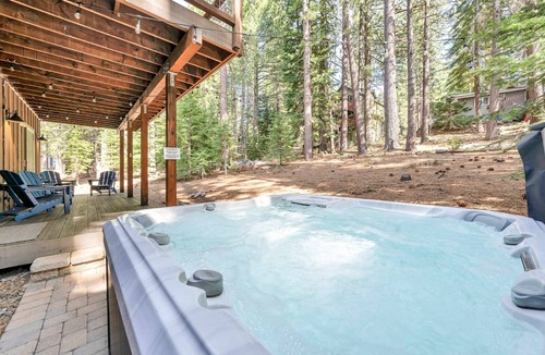 Tahoe Paradise House | South Lake Tahoe Escape - Gourmet Kitchen & Spa