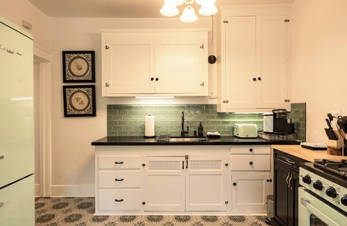 South Park Apartment | South Park Bell House - Beautifully updated prime location with A/C