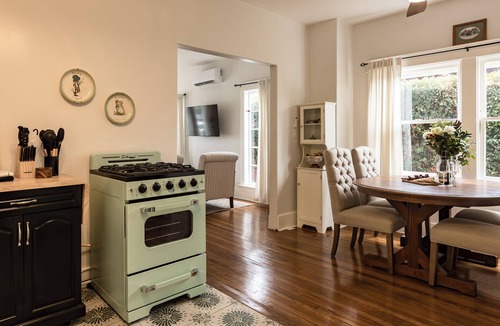 South Park Apartment | South Park Bell House - Beautifully updated prime location with A/C
