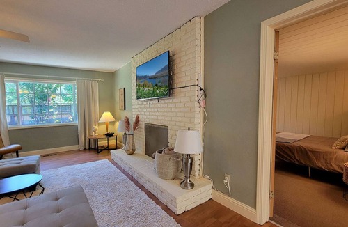 Gold Hill House | Spacious 2 home property on the rogue river! Sleeps 14 w/Swim Spa