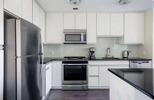 Mission Bay Apartment | Spacious 2BR Mission Bay w/Gym, near Caltrain by Blueground