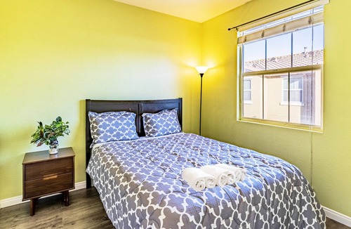 National City House | Spacious 3-Bedroom 3-Bath Home w Garage near Gaslamp