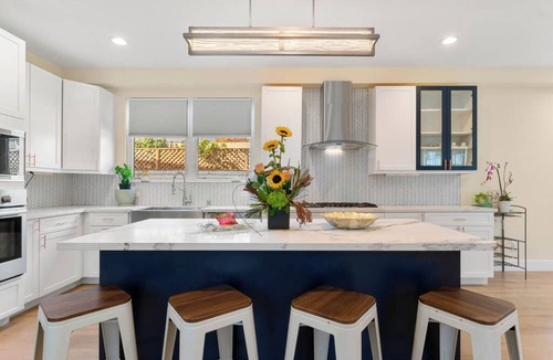 Old Mountain View House | Spacious 4-bedroom house in fabulous downtown Mountain View