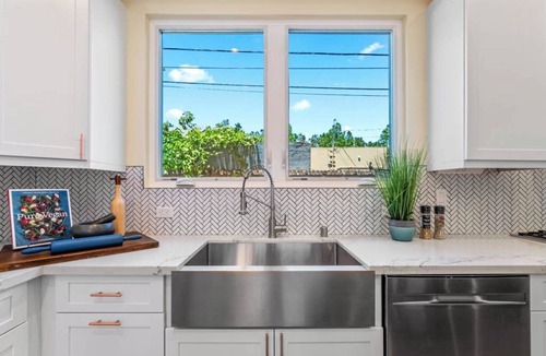 Old Mountain View House | Spacious 4-bedroom house in fabulous downtown Mountain View