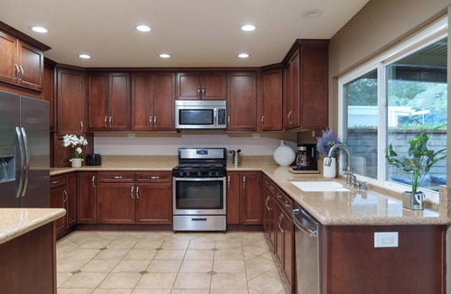 Valencia House | Spacious 4 Bedroom House in Santa Clarita with Pool & Spa