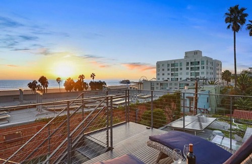 Downtown House | Spacious 4-bedroom house in gorgeous Santa Monica with AC