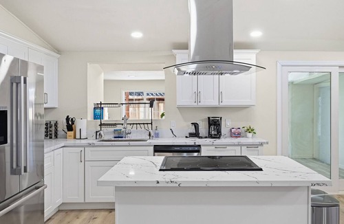 Tennyson - Alquire House | Spacious 4BR/3BA Getaway/Fast Bay Area Commute