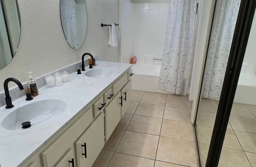 Palmdale Apartment | Spacious 4BR Hm near Rancho Vista