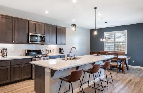 Hanford Apartment | Spacious 4BR Home With BBQ, Near Sequoia & Fresno
