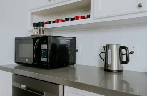 Midway City House | Spacious 4BR Retreat Mins to Disneyland + Parking