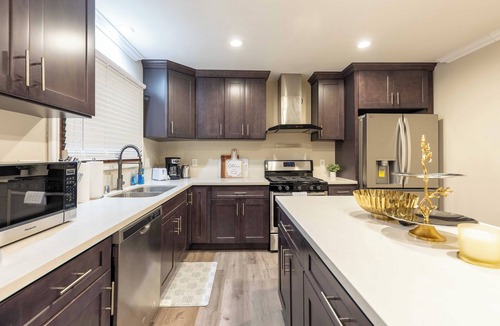 Pasadena House | Spacious 5-bedroom house with WiFi, AC in welcoming San Marino