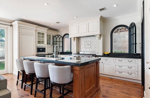 Coronado House | Spacious 5-bedroom house + 1 bedroom Guest House, AC & WiFi in charming Coronado
