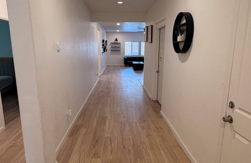 Manteca House | Spacious 5-bedroom house in adorable Manteca with AC