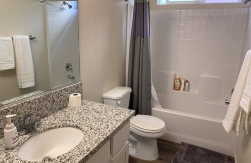 Riverbank House | Spacious 5BR/3BA Family Home in Riverbank