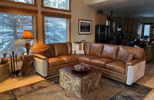 Wildernest House | Spacious Family Home Close to 4 Ski Resorts, Summit County CO- Mountain Serenity