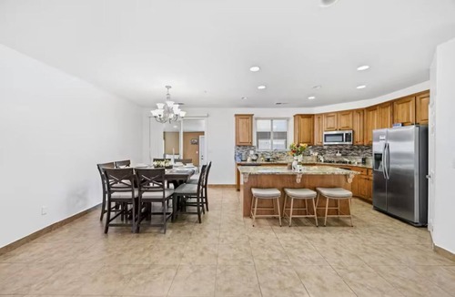 Pumpkin Center House | Spacious Group Stay w/Dual Kitchens