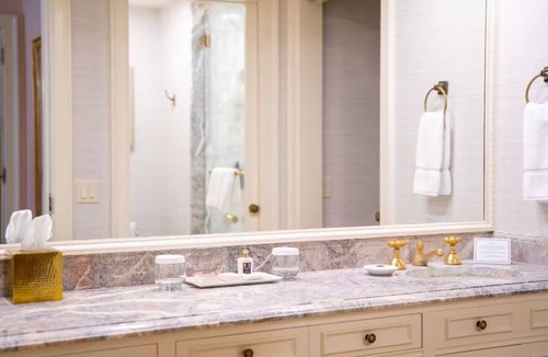 East Village Hotel | Spacious Guest Room Near Zoo – 3 Miles Away | Valet Parking Available