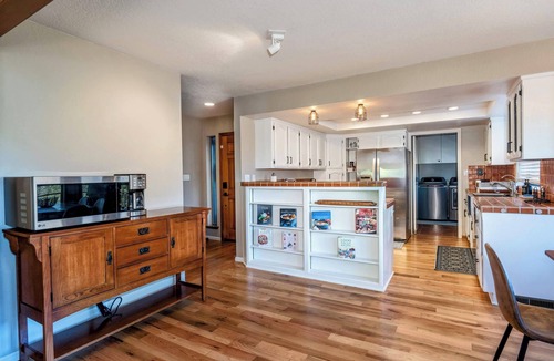 Oakhurst House | Spacious Mountain View Home - Pool, Spa, Game Room & Stunning Views [Sleeps 16]