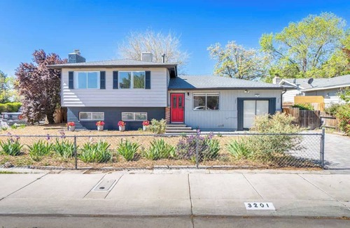 West University House | Spacious Pet-Friendly Retreat 4BR, Grill, 5 Beds