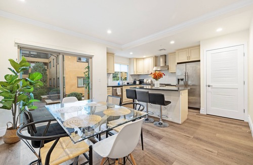 Lamanda Park House | Spacious townhome at best location in Pasadena