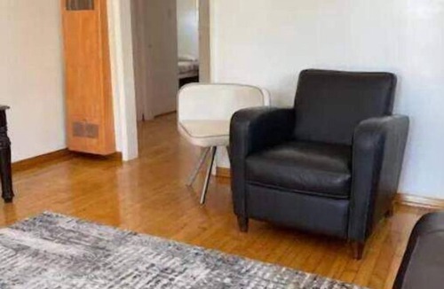 Pico Apartment | Spacious Two Bedroom in Santa Monica