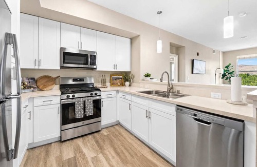 Sparks Apartment | Sparks Marina 2BR Mountain Views Pool Hot Tub