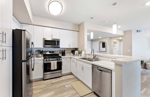 Sparks Apartment | Sparks Marina 2BR · Waterfront Views, Jacuzzi & Pool