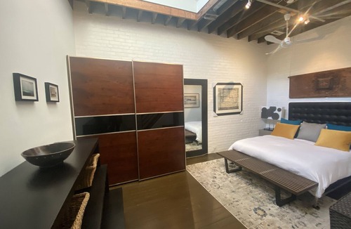 Dovercourt Park Apartment | Spectacular Authentic Loft.