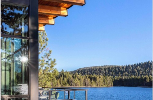 Truckee House | Spectacular Modern Lakefront 4-bedroom house on Donner Lake in Truckee CA
