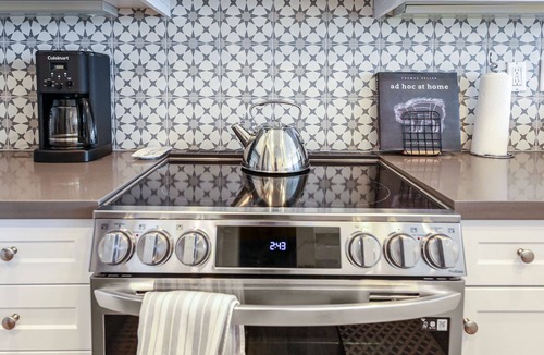 Townsite House | Spring Special 15% Off a Luxury Townhome with Pool & A/C