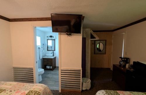 Dunlap Hotel | Squaw Valley Motel Room 7