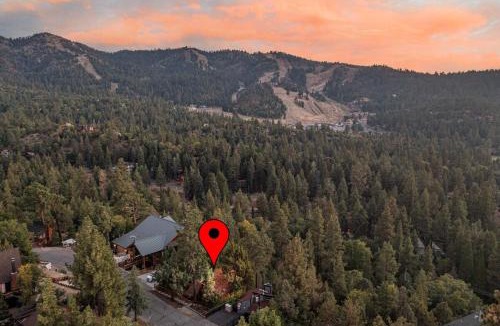 Upper Moonridge Ski Chalet | Starlight Sanctuary - Wow Views, AC, Near Slopes