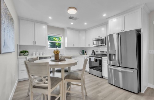 Sacramento House | Stay Bright. Stay Relaxed. Stay at Sacramento Hideaway.