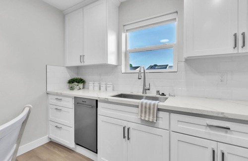 Sacramento House | Stay Bright. Stay Relaxed. Stay at Sacramento Hideaway.