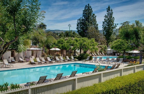 Napa Hotel | Stay Close to Black Stallion Winery! Resort w/FREE Parking, Pool & Golf Course