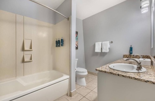 Canyon Corridor Hotel | Stay in 2 Large Suites with Kitchen & Tranquil Views for Relaxation