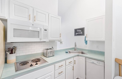 Tolovana Park House | Steps to the beach and downtown|3 ensuite BDR beach home|3 fireplaces|WiFi