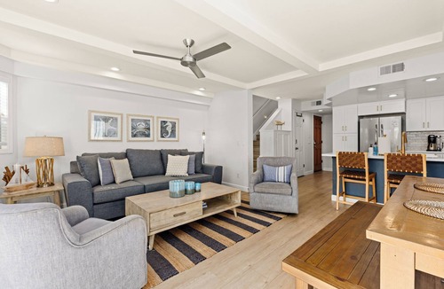 South Mission Beach House | Steps to the Beach w/Incredible Ground Patio Fire Pit | AC | Walk to Everything