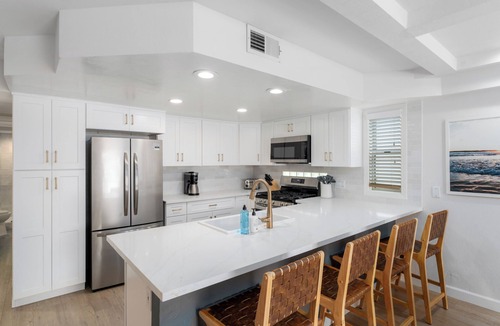 South Mission Beach House | Steps to the Beach w/Incredible Ground Patio Fire Pit | AC | Walk to Everything